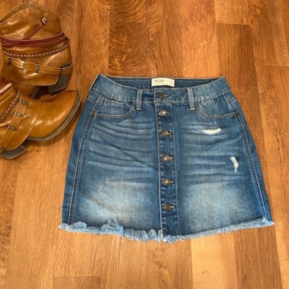 Mudd Dresses & Skirts - Mudd Jean Skirt Sz 7 + ♥️All $10 items in closet are 2 for $15♥️